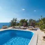 Holiday home Two-Bedroom Holiday Home In Dingac Gornji Dingac