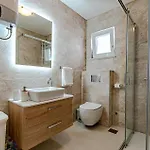 Two-Bedroom Holiday Home In Dingac Gornji Dingac