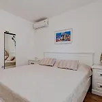 Holiday home Two-Bedroom Holiday Home In Dingac