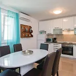 Two-Bedroom Holiday Home In Dingac * Gornji Dingac