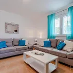 Two-Bedroom Holiday Home In Dingac *