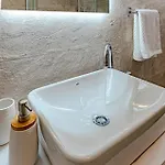 Two-Bedroom Holiday Home In Dingac