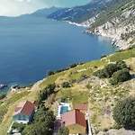 Two-Bedroom Holiday Home In Dingac Holiday home *
