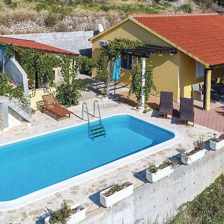 Two-bedroom In Dingac *