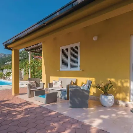 Casa de Férias Two-bedroom In Dingac