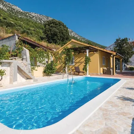 Two-bedroom In Dingac * Gornji Dingač