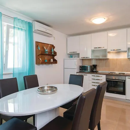 Two-bedroom In Dingac * Gornji Dingač