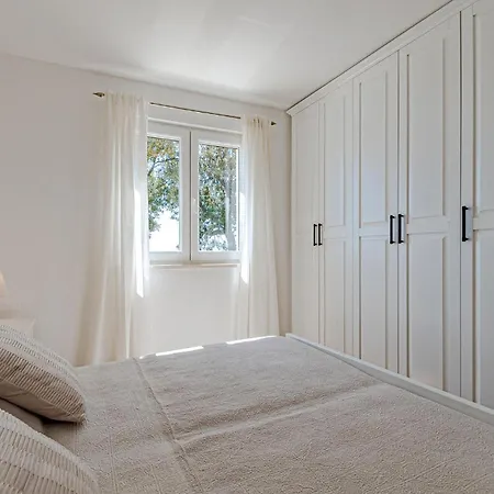 Two-bedroom In Dingac Hébergement de vacances *