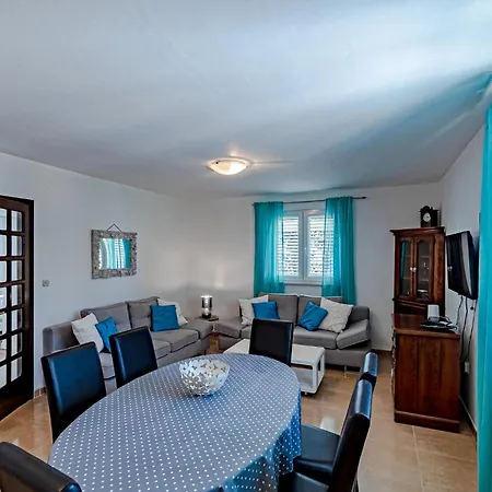 Holiday home Two-Bedroom Holiday Home In Dingac *