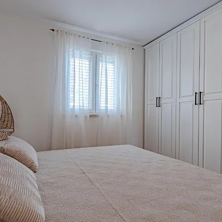 Two-bedroom In Dingac Gornji Dingač